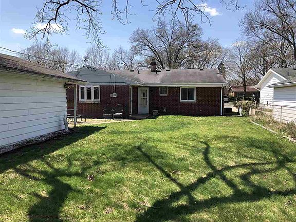 4th image of 1610 Gordon Dr