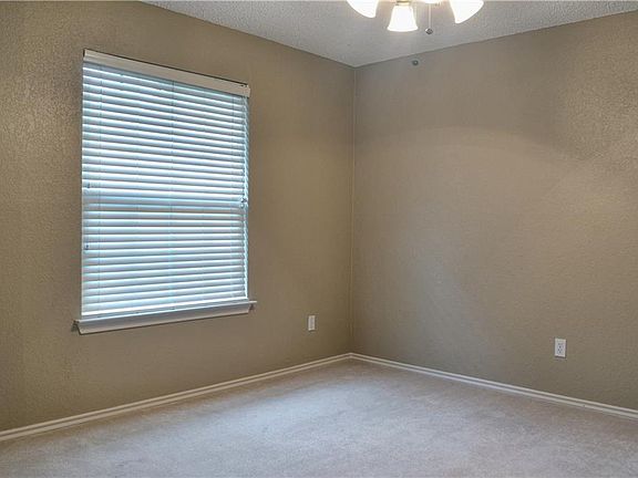 4th image of 501 Sundown Cir