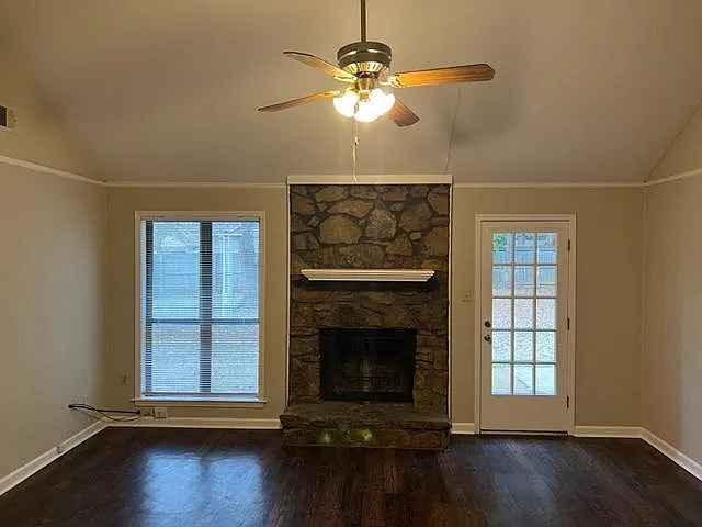 678 Twinwood Cv — Photo 2