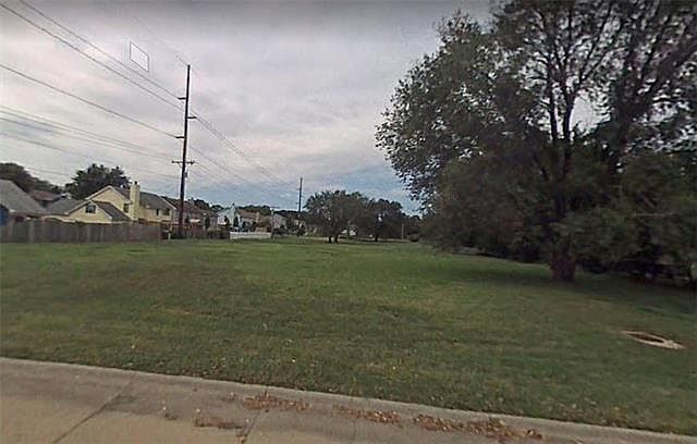 2nd image of 915 Fairman Dr