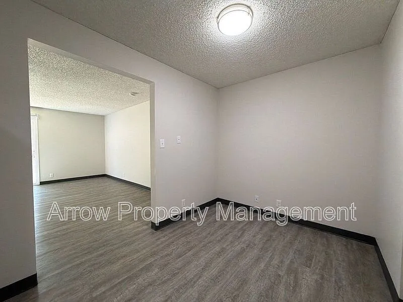 2 bed, 1.0 bath, $950 — Photo 2