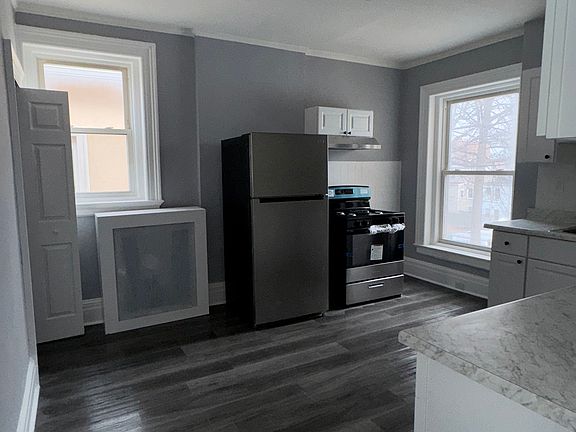 2nd image of 305 Roseville Ave Floor 2