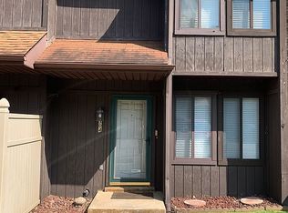 302 Maplewood Ln, Nitro, WV 25143