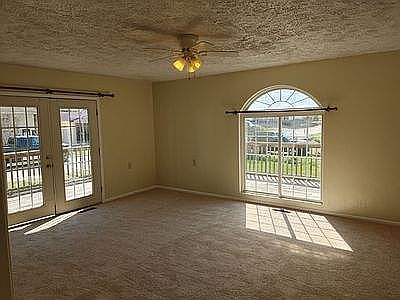 4th image of 309 Poplar St