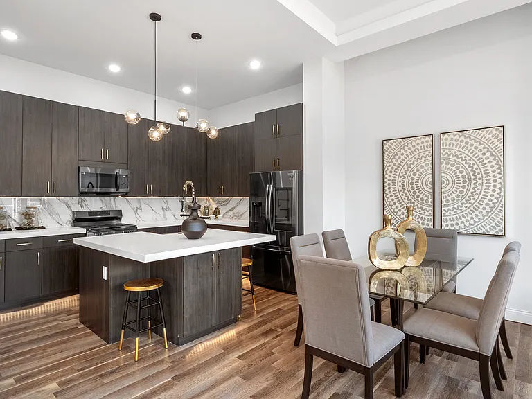 4201 W Pine Blvd #101 — Photo 3