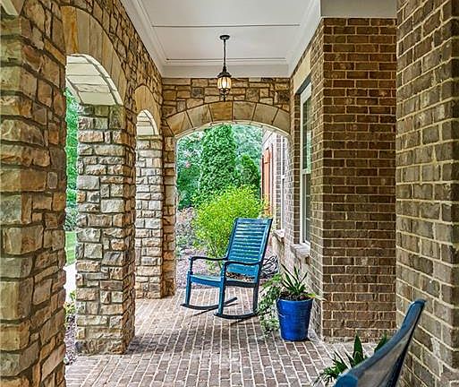 5th image of 1070 Reece Rd