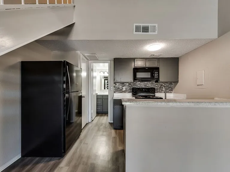 1217 Pecan Square Dr #222 — Photo 4