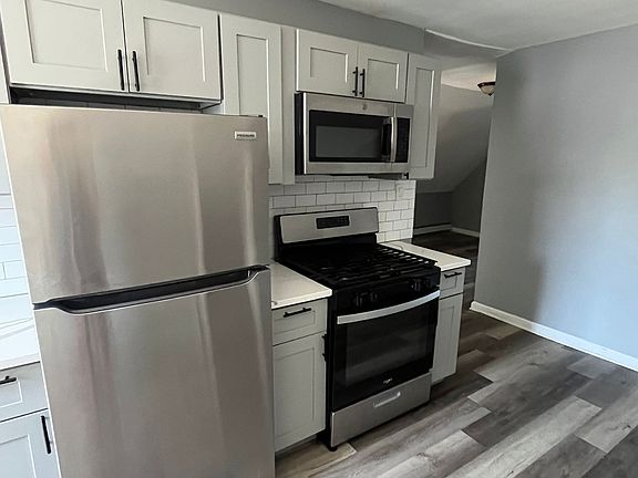 2nd image of 13-15 Vincent St APT 3