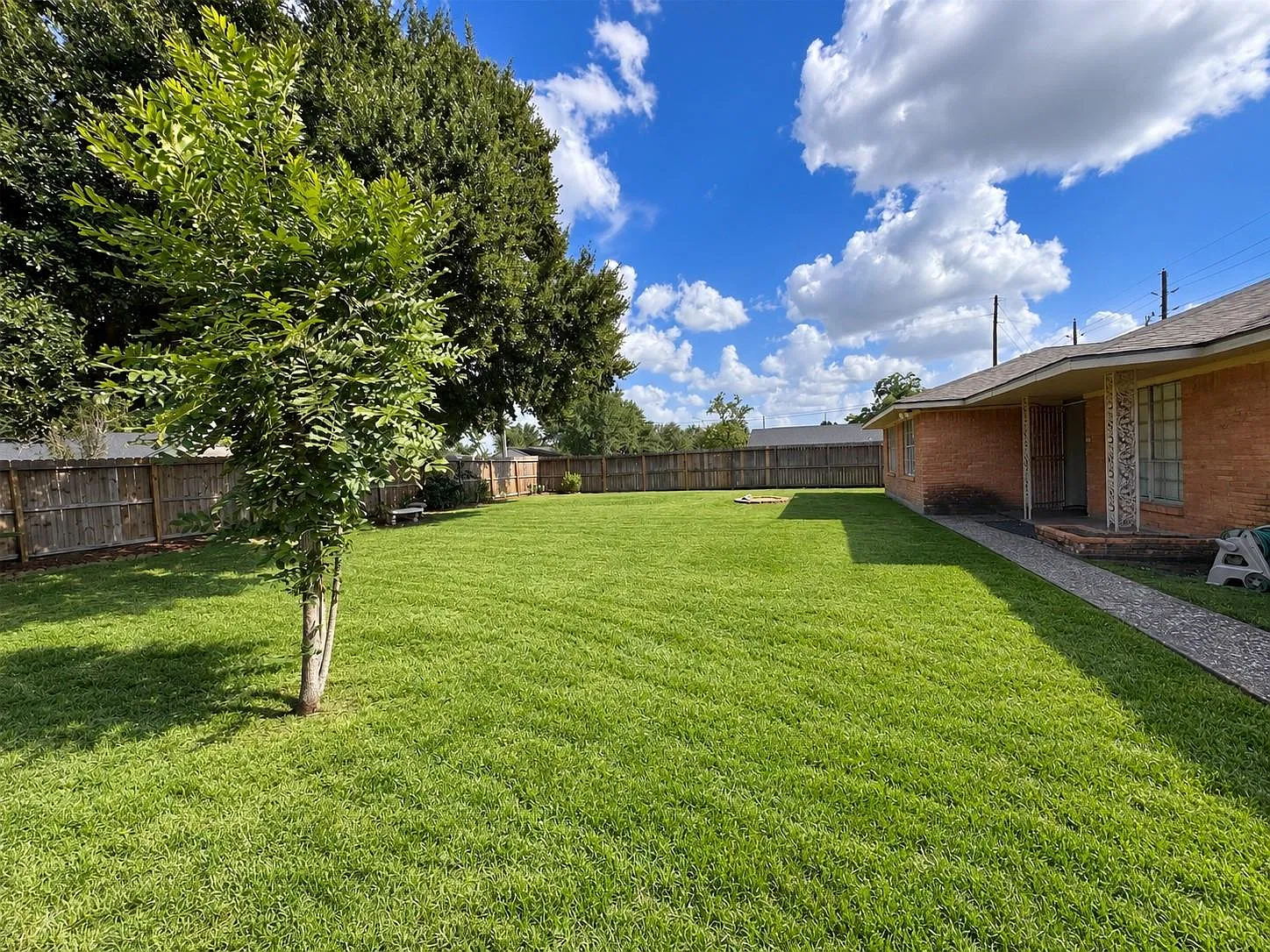 3 bed, 2.0 bath, 1739 sqft, $1,800 — Photo 2