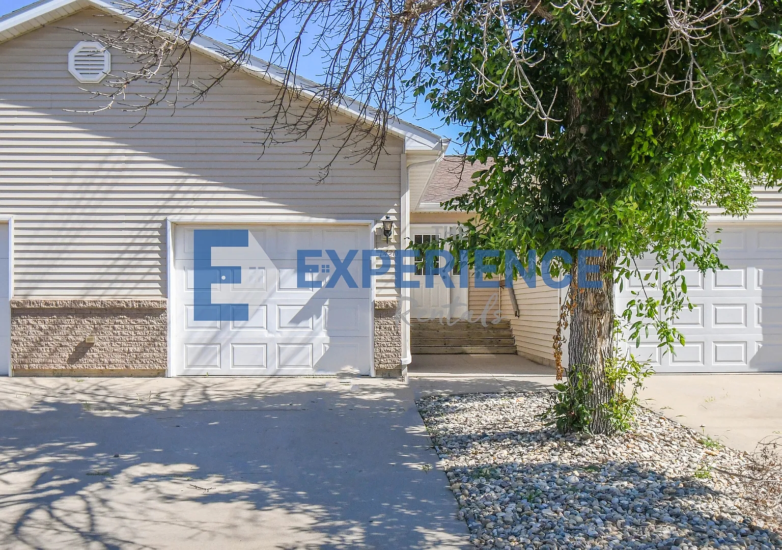 Spacious 2-Bedroom Townhome with Attached Garage in Brandon! — Photo 1