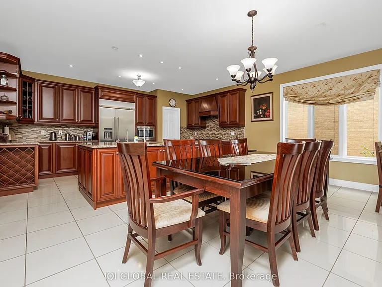 2395 Lyndhurst Dr — Photo 24