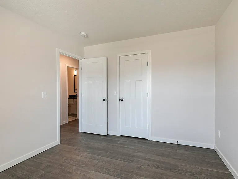 800 E Crew Dr — Photo 21
