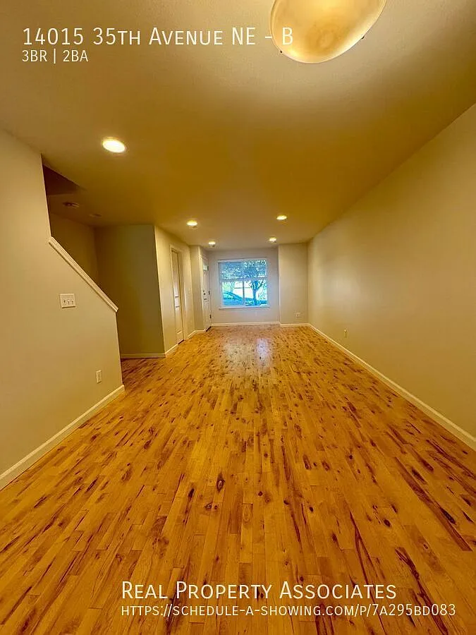 Seattle - Cedar Park Townhouse For Rent — Photo 4