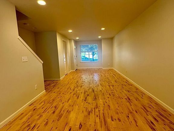 4th image of 14015 35th Ave NE APT B