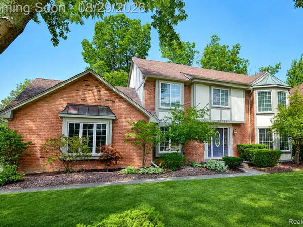 38757 Plumbrook Dr, Farmington Hills, MI 48331