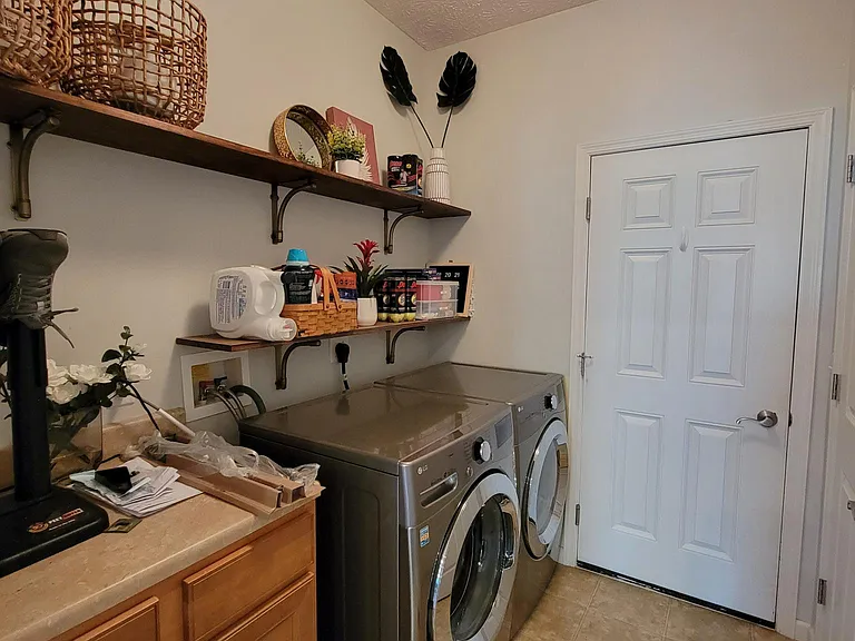 Washer/dryer room