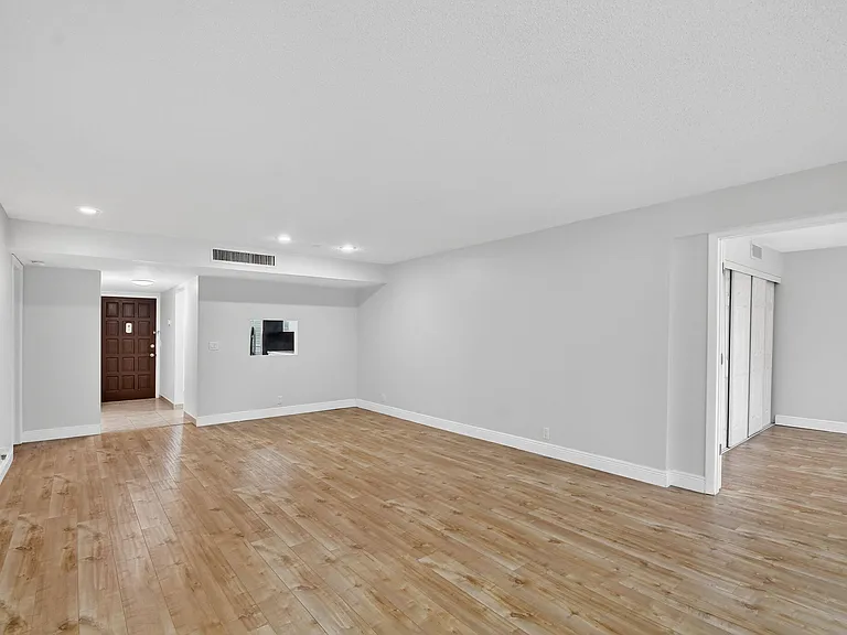 4080 Tivoli Ct #206 — Photo 10