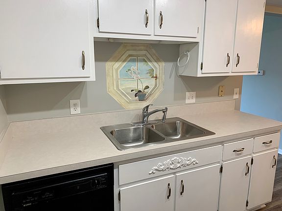 3rd image of 5611 Goodhue Dr #204