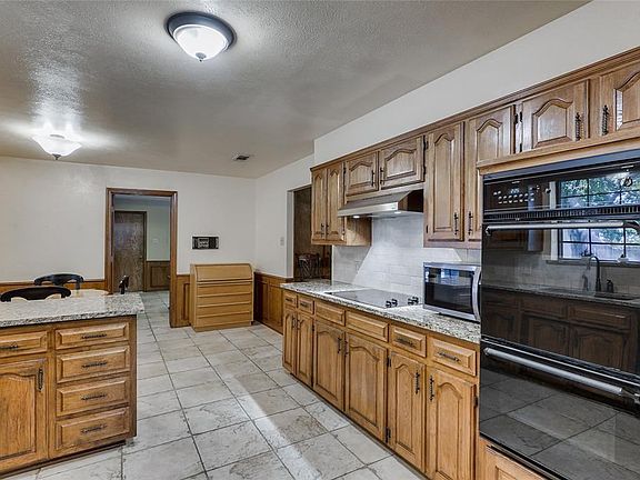 4th image of 302 Bluff Cir
