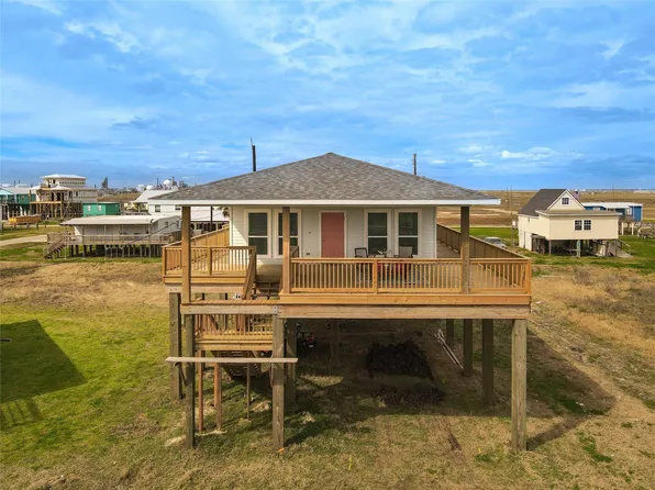 1014 Treaty Dr, Surfside Beach, TX 77541