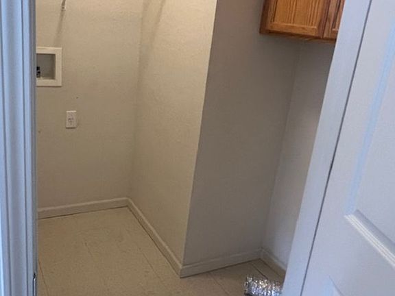 5th image of 631 Scottsvale Dr APT F
