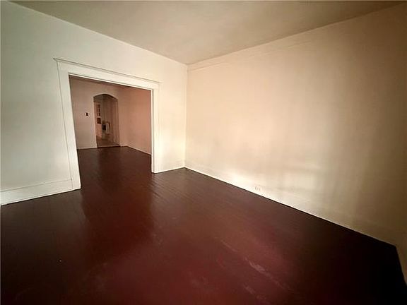 2nd image of 3020 Toulouse St