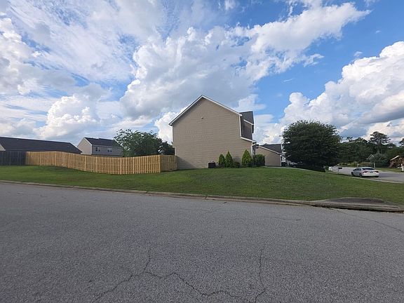 4th image of 836 Westlawn Dr
