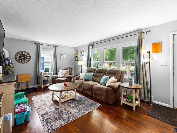 2nd image of 805 5th St
