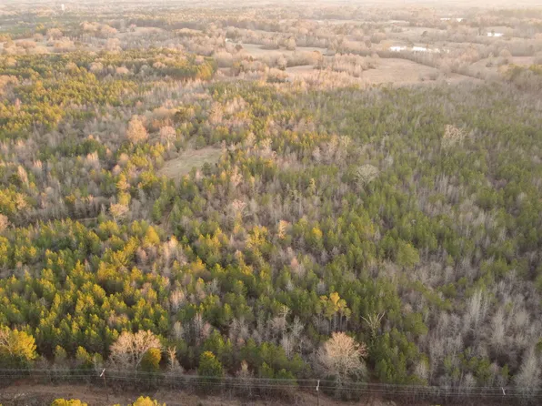 16 High Way, Canton, MS 39046