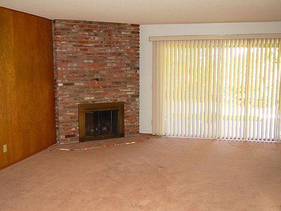 3rd image of 22611 Kittridge St