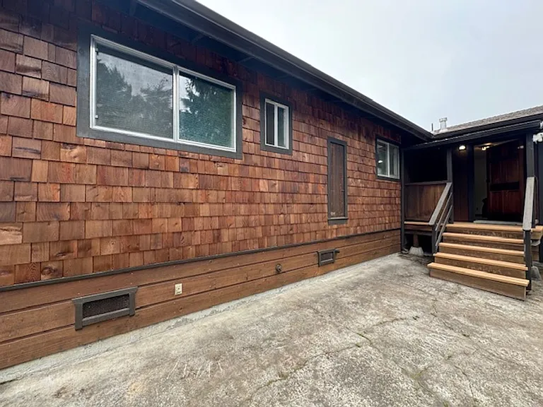 2437 Ridgewood Dr — Photo 32