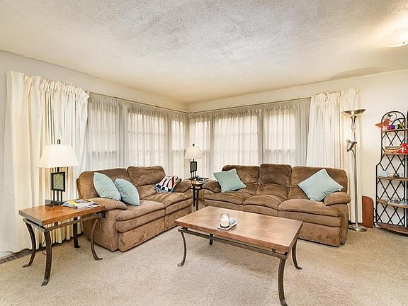 5th image of 8 Marshall Dr