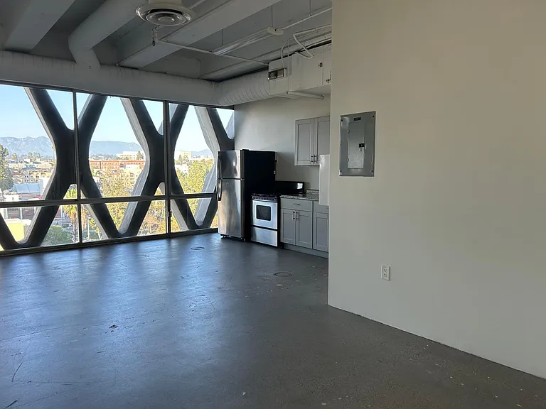 2404 Wilshire Blvd #7E — Photo 9