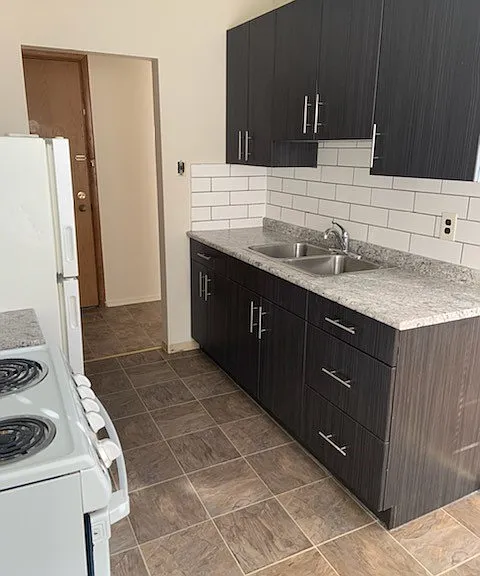 397 Saint Annes Rd #6 — Photo 2