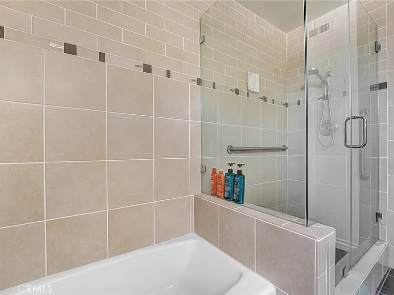22450 Collins St — Photo 35