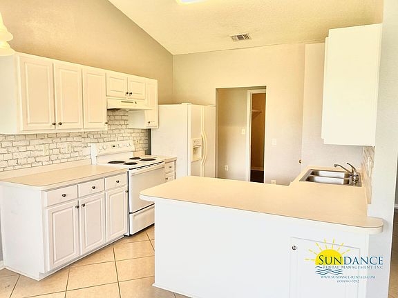 3rd image of 2458 Heritage Cir
