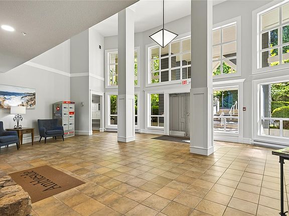 5th image of 5650 Edgewater Ln #215