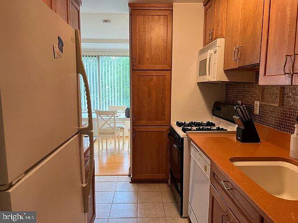 1 bed, 1.0 bath, 750 sqft, $2,400 — Photo 3