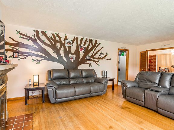 5th image of 102 Spring Garden Dr
