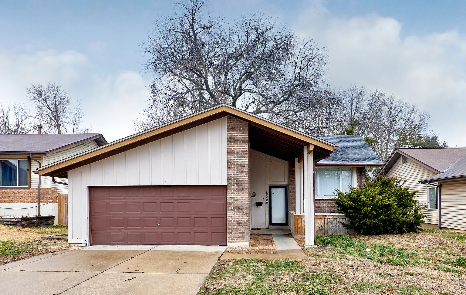 1622 Barkwood Dr photo 1