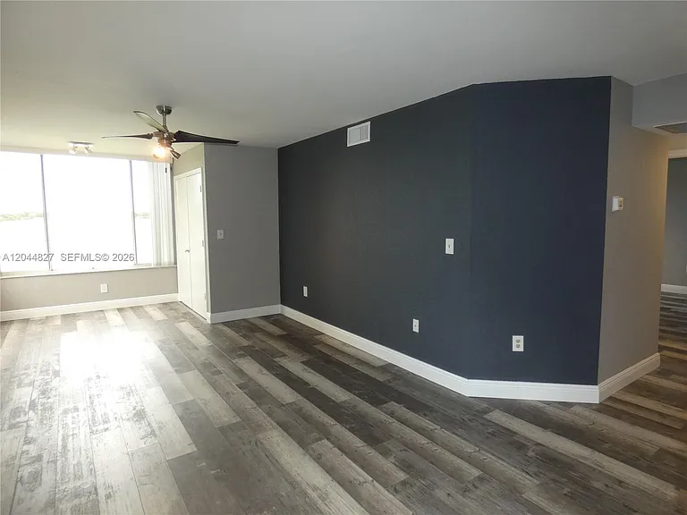 2831 N Oakland Forest Dr #101 — Photo 5