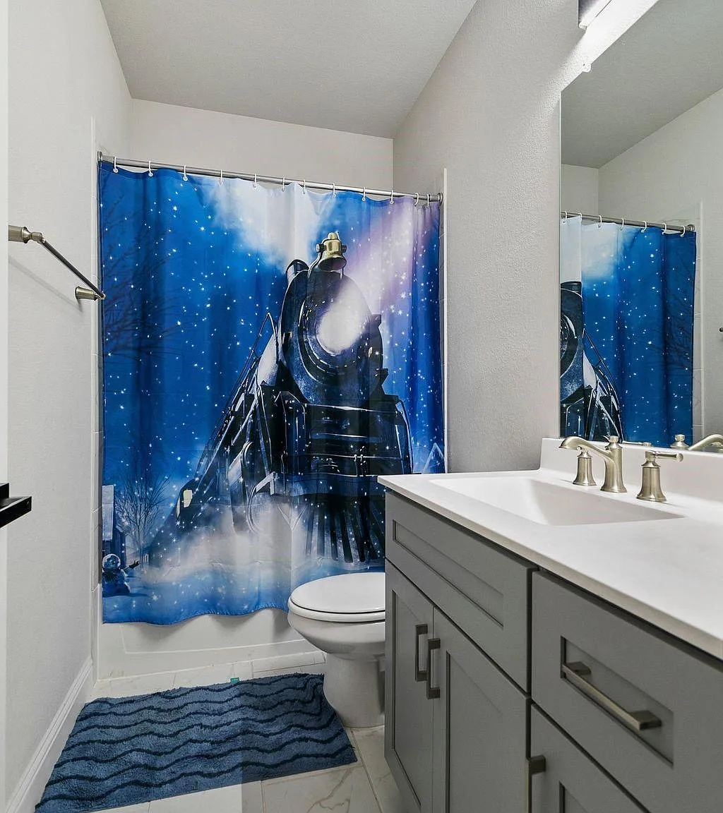 5 bed, 3040 sqft, $3,300 — Photo 2