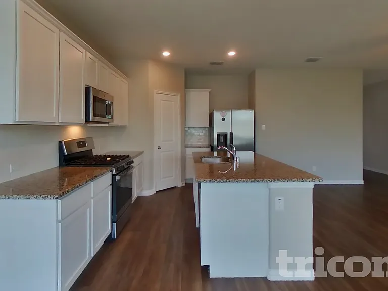 2401 Lalun Ln — Photo 4