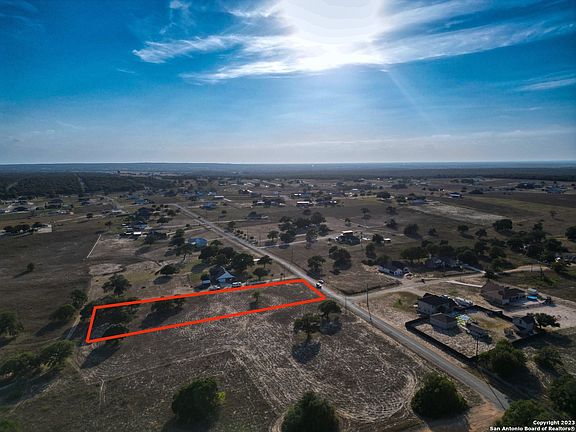5th image of 728 LAKE VALLEY DR
