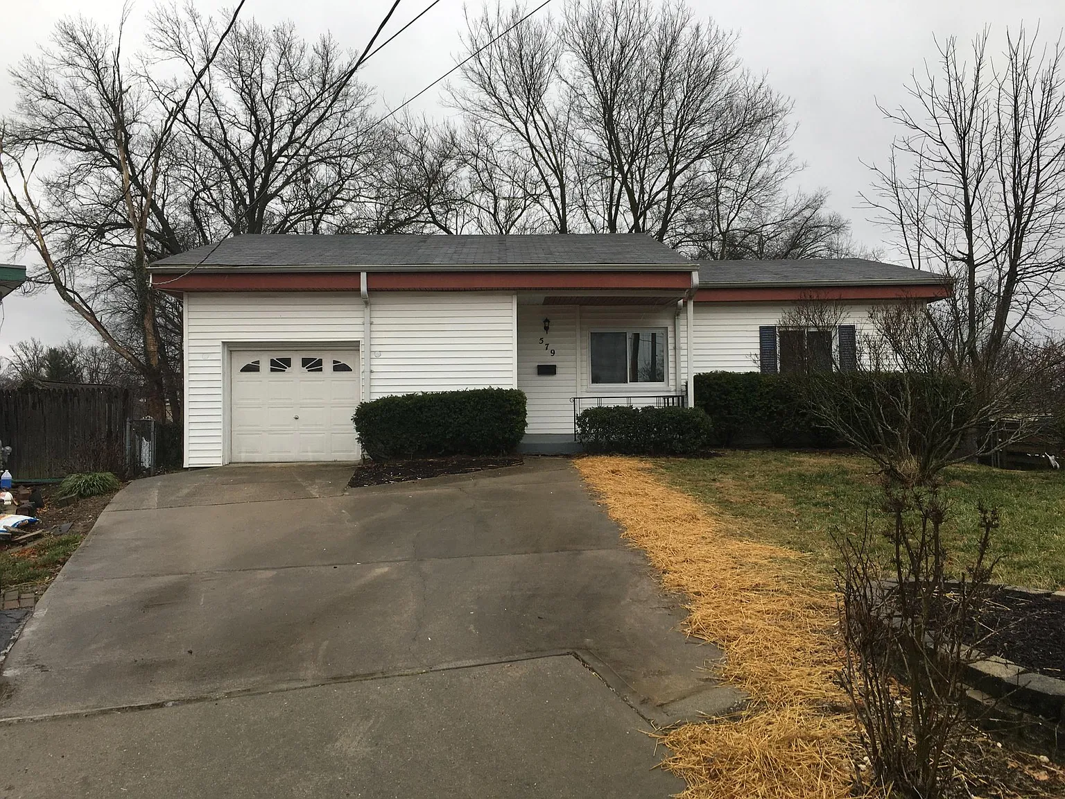 579 Judy Ln photo 1