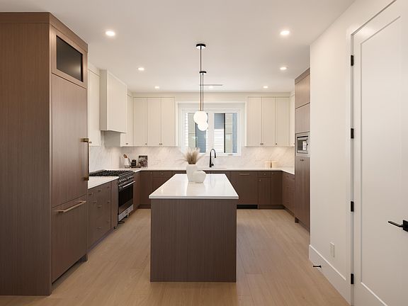 3rd image of 6525 Dufferin Ave #2