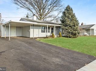 24 Black Walnut Rd, Levittown, PA 19057