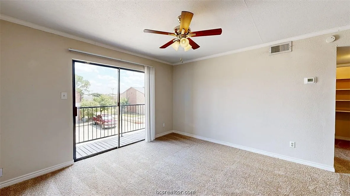 Building Photo - 904 University Oaks Blvd #85