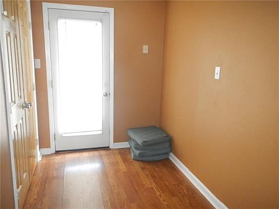 4th image of 2630 Clara St