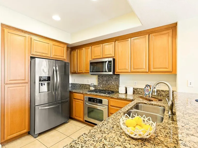 658 Luna Park Dr — Photo 2